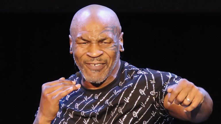 Antigo campeão mundial Mike Tyson continua a treinar boxe aos 53 anos e mostra que não perdeu o jeito