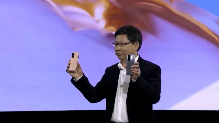 Richard Yu, presidente executivo da Huawei Consumer Group na apresentação dos dispositivos
