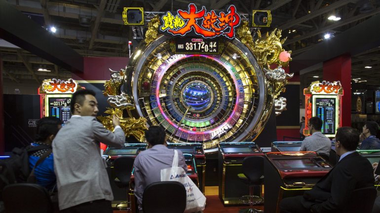 Os casinos de Macau fecharam 2019 com receitas de 292,46 mil milhões de patacas (cerca de 32,43 mil milhões de euros)