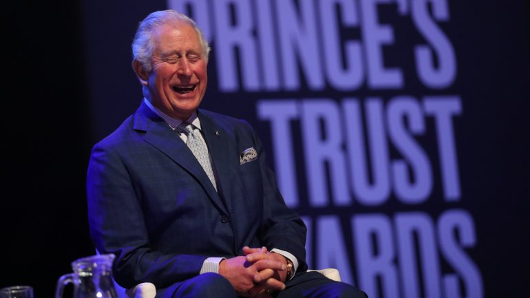 O príncipe Carlos está isolado da Escócia desde o diagnóstico, há cerca de uma semana