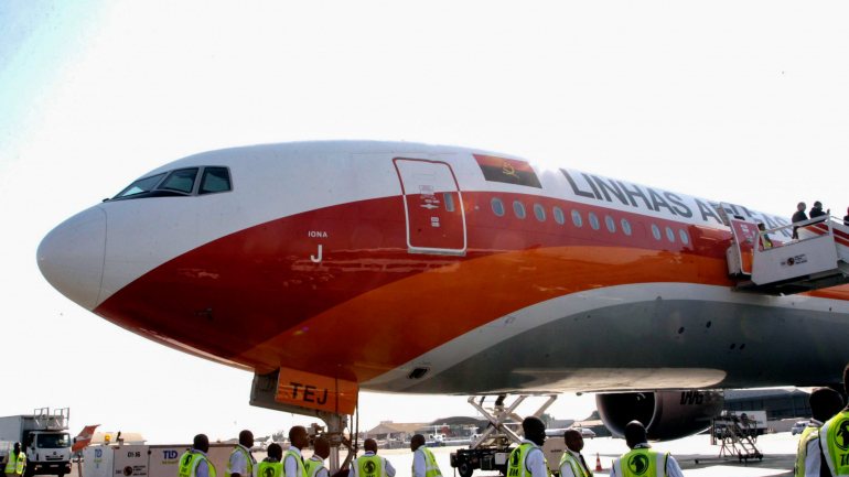 A companhia aérea angolana TAAG anunciou a aquisição das aeronaves ao construtor aeronáutico canadiano De Havilland Aircraft em junho de 2019
