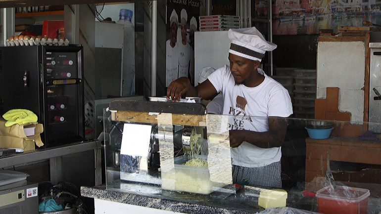 Tal como acontece noutros países os restaurantes da capital de Cabo Verde centrou o negócio no take away para sobreviverem à crise