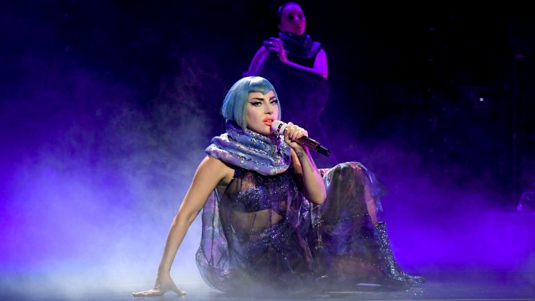 Lady Gaga é uma das artistas que participará no evento musical, apresentado por Jimmy Fallon e Stephen Colbert