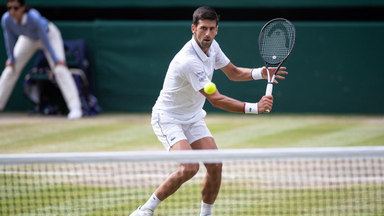 Novak Djokovic foi o último vencedor de Wimbledon, em 2019, depois de bater Roger Federer na final