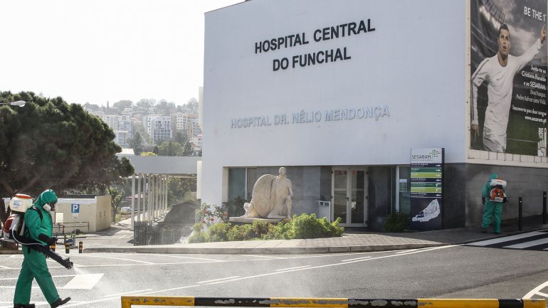 De acordo com os dados do Instituto da Administração de Saúde, a Madeira contabilizava 50 infetados na quarta-feira