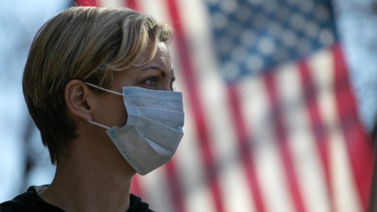 Nas últimas 24 horas, segundo o governador do estado de Nova Iorque, entraram 4.908 infetados nos cuidados intensivos