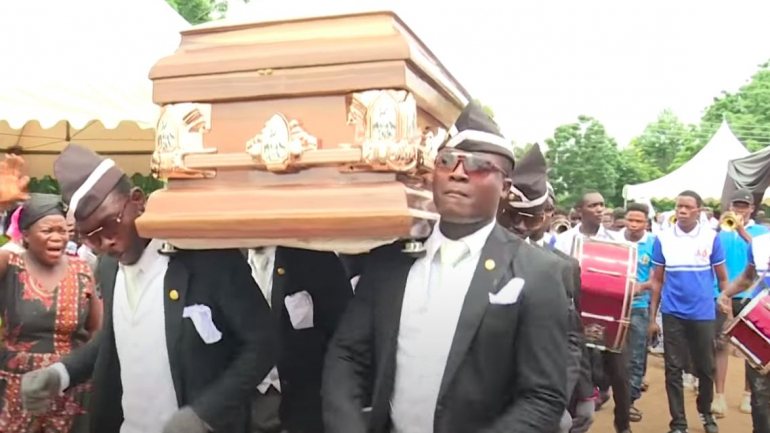 No Gana, os funerais dos mais velhos transformam-se numa espécie de celebração da vida