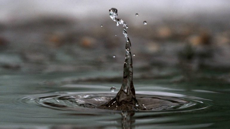 Investimento é justificado pela necessidade de &quot;medidas extraordinários e urgentes de reforço da distribuição de água fora da rede nas zonas rurais da ilha de Santiago&quot;, que concentra mais de metade (56%) da população do país