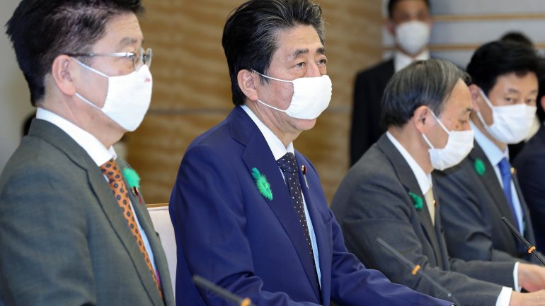 O último balanço diário do ministério da Saúde nipónico indicava cerca de 8.600 casos de contaminação e 136 mortos no país
