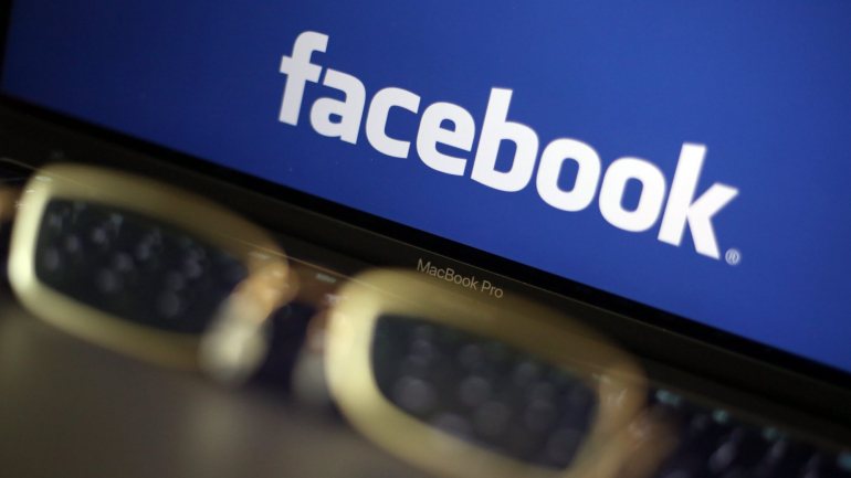 O Facebook tem apagado notícias falsas das redes sociais.