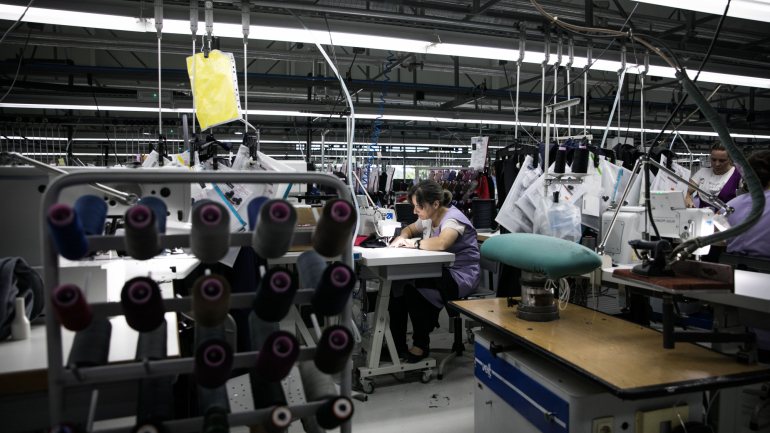 Segundo a Associação Têxtil e Vestuário de Portugal (ATP), o setor têxtil depara-se com sucessivos adiamentos e cancelamento de encomendas por parte dos clientes