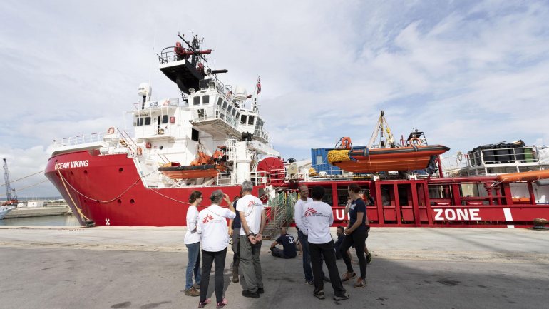 &quot;Não poderíamos assumir a responsabilidade de voltar ao mar quando todos os indicadores estiverem vermelhos&quot;, disse Sophie Beau, diretora-geral da SOS Méditerranée