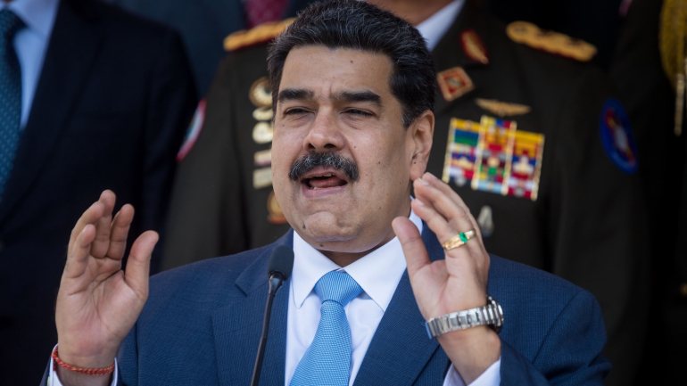 Nicolás Maduro tinha garantido que as legislativas iam decorrer este ano &quot;faça chuva ou neve&quot;.