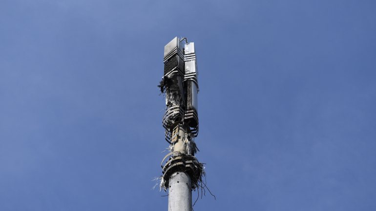As autoridades registaram cinquenta incêndios de origem criminosa que destruíram torres de sinal de telemóvel no Reino Unido desde o princípio do mês