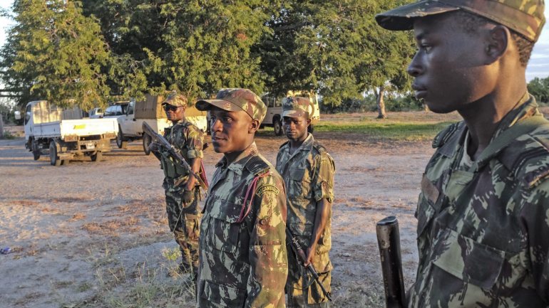 Segundo o porta-voz do comando-geral polícia moçambicana, as autoridades moçambicanas deslocaram-se à aldeia após denúncias da população, mas os insurgentes haviam já abandonado o local