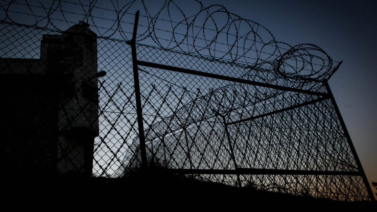 A Autoridade de Saúde Regional dos Açores acusou a DGRSP de não ter permitido que os reclusos do arquipélago fossem testados à Covid-19 antes de serem libertados