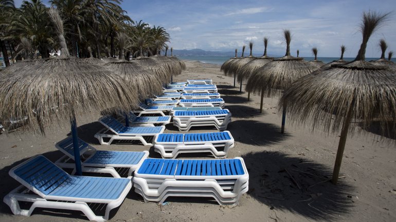 O responsável municipal pelas praias da Andaluzia diz que a inexistência de verão teria um impacto 140 mil empregos na região