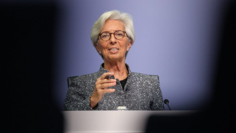 As declarações de Christine Lagarde foram feitas na cimeira dos líderes dos 27 países da União Europeia