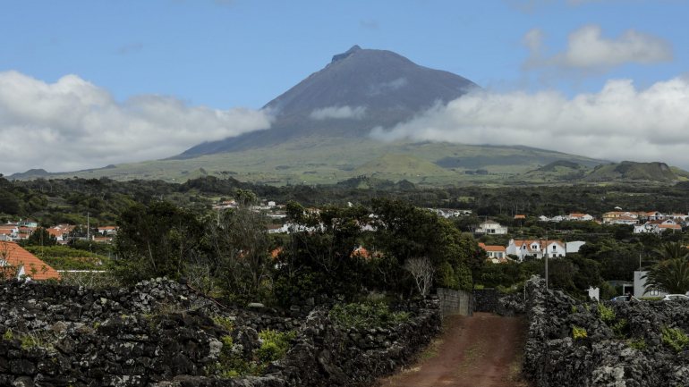 A editora Companhia das Ilhas tem a sua sede na ilha do Pico, nos Açores