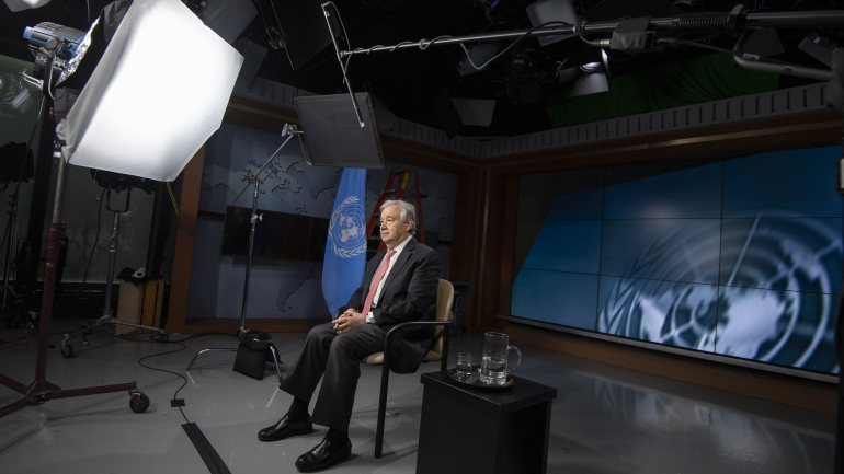 &quot;O mundo precisa de desenvolver, de produzir e de garantir a distribuição equitativa de vacinas e tratamentos contra a Covid-19&quot;, declarou António Guterres