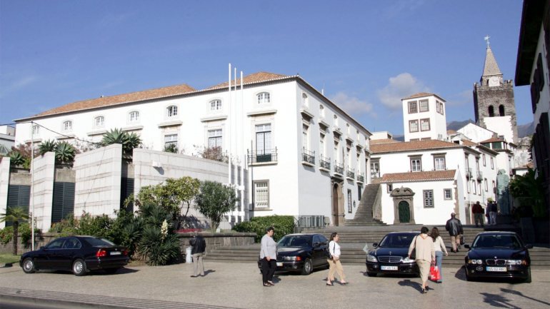 A Assembleia Legislativa da Madeira realiza sábado uma sessão comemorativa do 25 de Abril