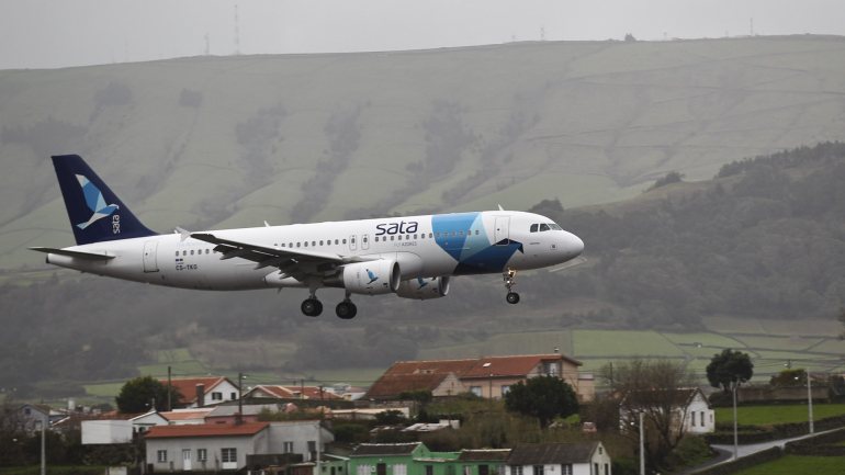Um primeiro concurso para a privatização de 49% da Azores Airlines foi anulado em novembro de 2018, não tendo o mesmo sido relançado até ao momento