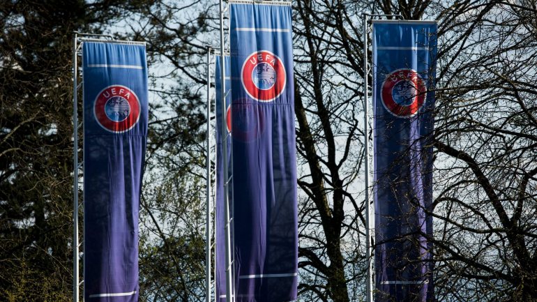 Cada uma das 55 federações que integram a UEFA receberá até 4,3 milhões de euros