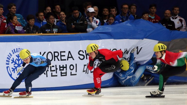 O patinador, de 34 anos, nascido na Coreia do Sul, mas naturalizado russo em 2011, lembrou que &quot;houve outras lesões&quot; e que, por isso, tudo se tornou &quot;cada vez mais difícil para manter a forma&quot;