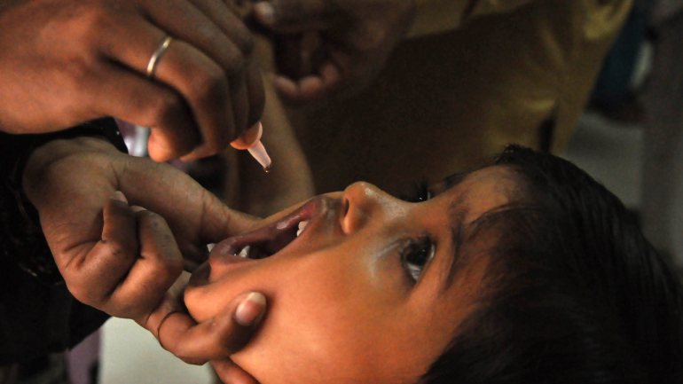 O Bangladesh e o Nepal interromperam as suas campanhas contra o sarampo e a rubéola