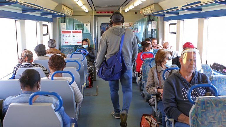 O PEV refere que os casos de sobrelotação estão a ocorrer no metropolitano de Lisboa, nos TST, na linha ferroviária de Sintra e na rodoviária de Lisboa