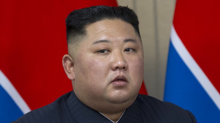 Kim Jong-un esteve desaparecido durante 20 dias e levantou suspeitas depois de ter faltado à cerimónia do Dia do Sol, a 15 de abril, que assinala o aniversário de Kim Il-sung