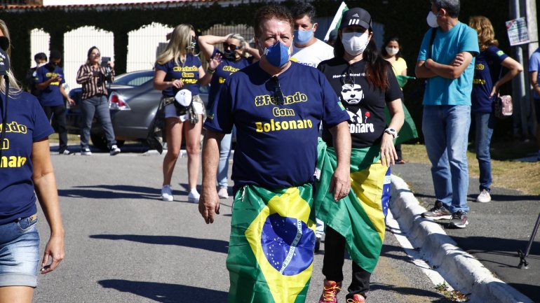 No domingo, cerca de três mil pessoas manifestaram-se em Brasília, em defesa de Bolsonaro e contra o Congresso