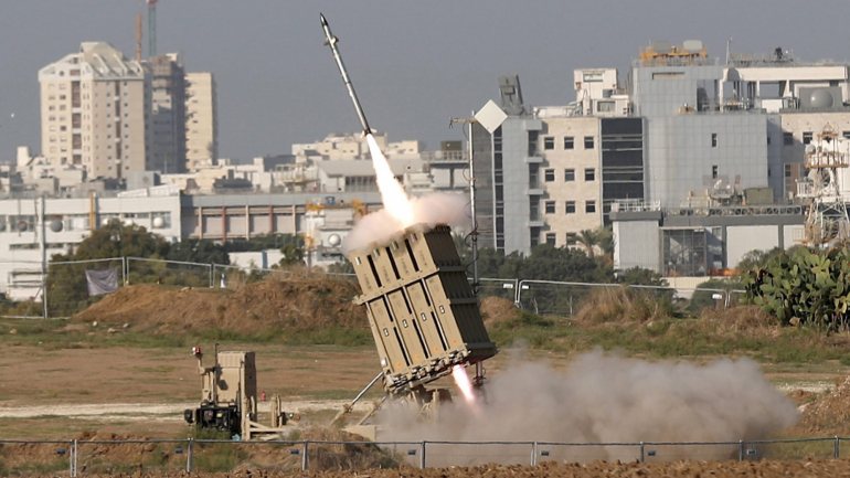 O lançamento não ativou os alarmes antiaéreos tendo apenas enviado mensagens de texto por telemóvel aos cidadãos, tal como acontece quando os mísseis do Hamas atingem áreas não habitadas