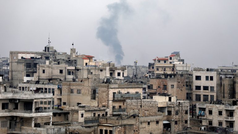 A Síria beneficia de um cessar-fogo desde março, após meses de uma ofensiva mortal do regime apoiada pela aviação de Moscovo