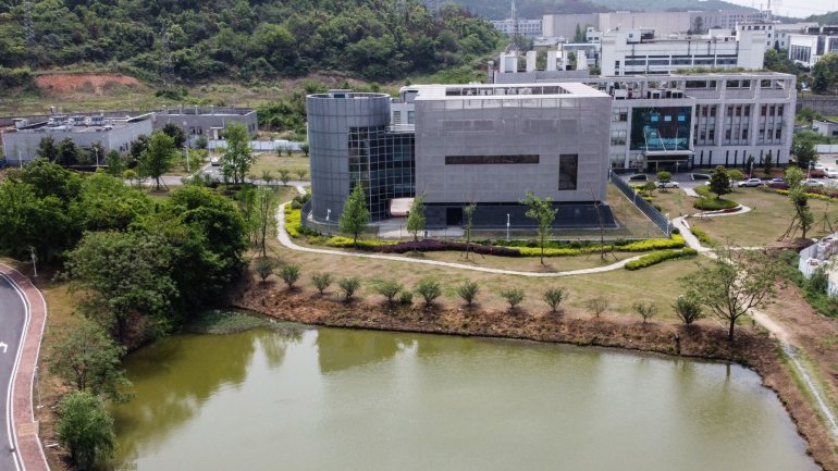 O Instituto de Virologia de Wuhan possui um laboratório de nível quatro, o mais alto em termos de biossegurança, para conduzir pesquisas com patógenos perigosos, como o vírus Ebola ou Lassa