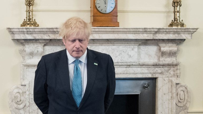 Boris Johnson anunciou medidas para o início de desconfinamento este domingo.