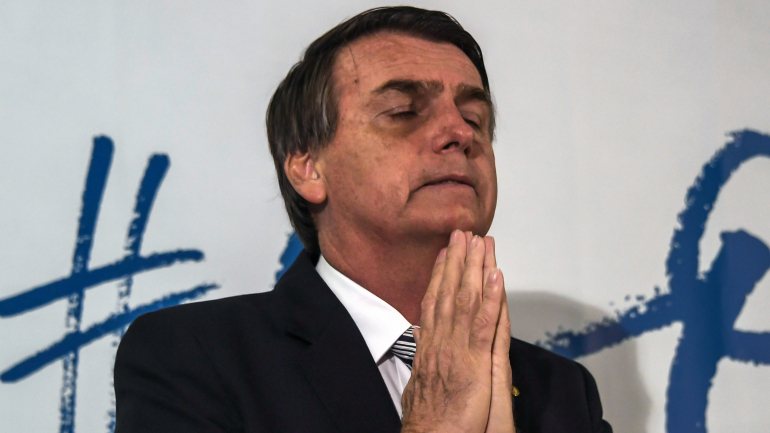 Bolsonaro ter-se-á queixado em abril que a Polícia Federal andava a perseguir a sua família — e quereria pôr um travão a isso