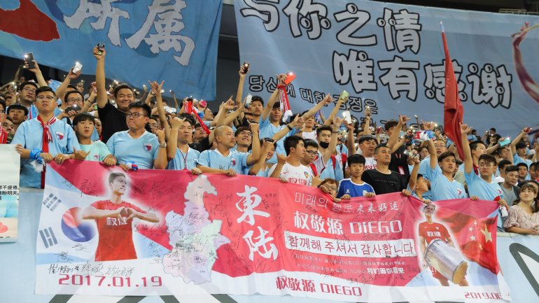 Adeptos do Tianjin Tianhai terminaram a última temporada a celebrar a permanência no primeiro escalão do futebol do país