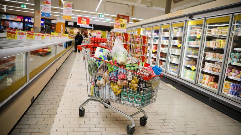 O Revolut registou ainda &quot;um incremento de 44% no volume gasto em compras de supermercado em Portugal, face à semana anterior, entre 10 e 18 de março&quot;