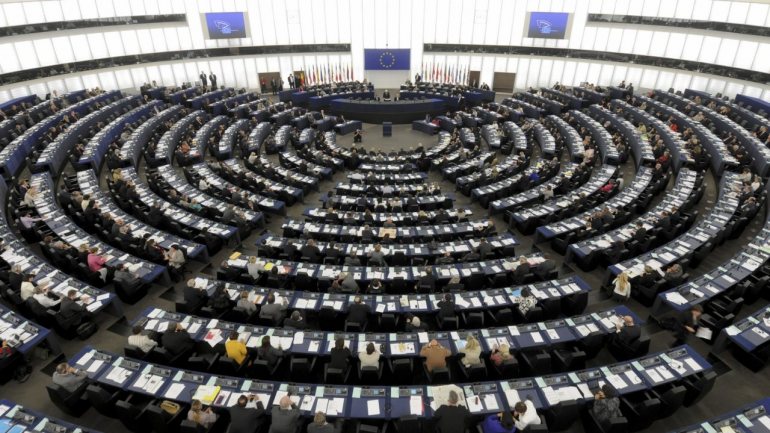Foram várias as críticas dos eurodeputados, incluindo à demora da Comissão em apresentar os seus planos