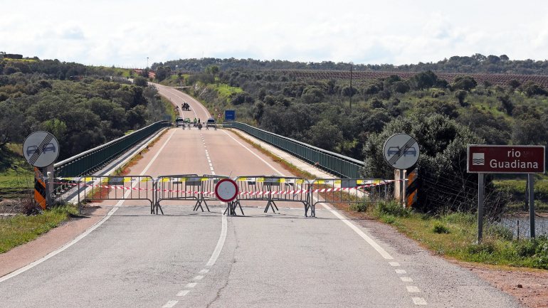 Fronteira terrestre com Espanha vai continuar encerrada
