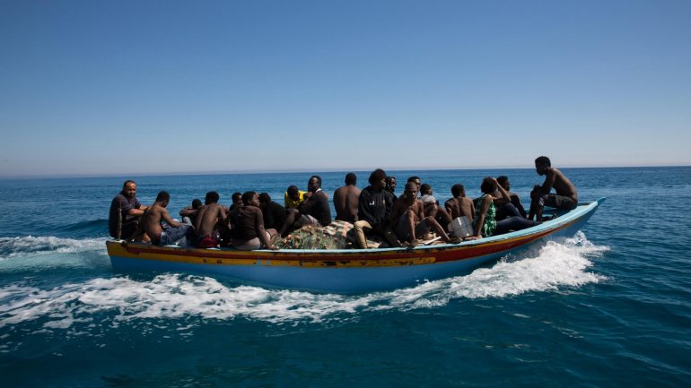 Segundo estes dirigentes, a situação para muitos migrantes e refugiados é “especialmente alarmante”, com mais de 3.200 pessoas intercetadas no mar desde janeiro a serem devolvidas à Líbia