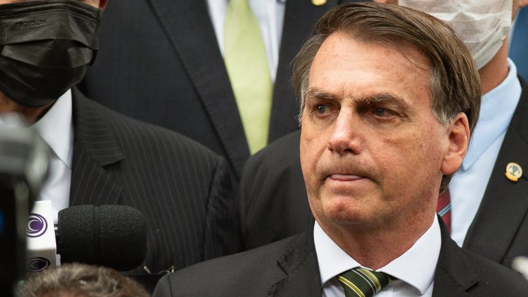 Esta sexta-feira Jair Bolsonaro completou 500 dias na presidência do Brasil e recebeu novo problema para resolver: menos de um mês depois de tomar posse, Nelson Teich demitiu-se do cargo de ministro da Saúde