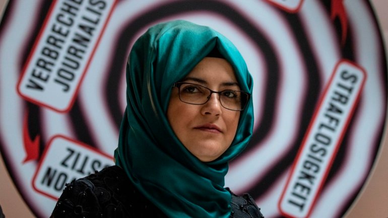 A mulher de 36 anos, que estava noiva de Jamal Khashoggi quando o jornalista foi assassinado, tem sido a voz mais crítica da venda do Newcastle