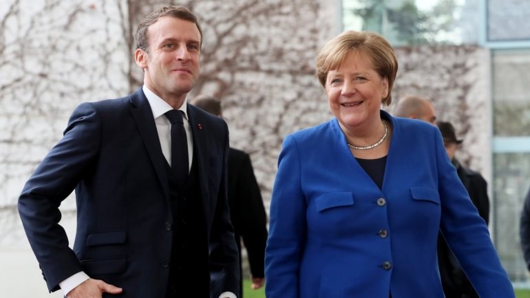 Emmanuel Macron e Angela Merkel lançam plano com 500 mil milhões em subvenções.