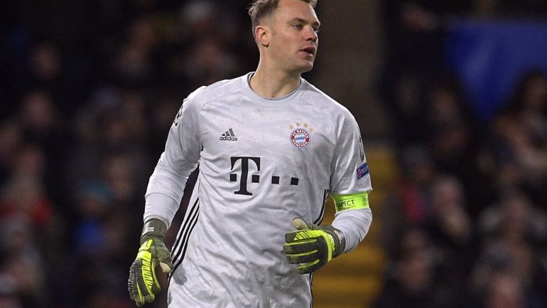 Durante o período em que o campeonato alemão esteve parado devido à Covid-19, várias figuras do Bayern criticaram Neuer pela sua demora em renovar