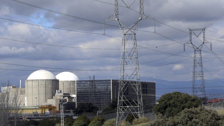 O Conselho de Segurança Nuclear de Espanha deu &quot;parecer técnico positivo&quot; para prolongar o funcionamento de um dos reatores de Almaraz até 2027 e outro até 2028