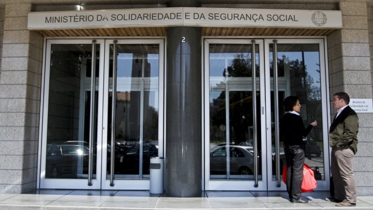 A Segurança Social processou em abril um total de 200.750 subsídios por doença