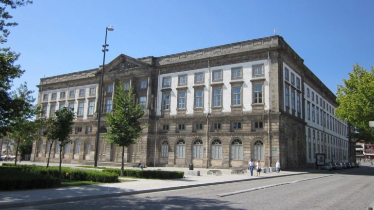 Nesta primeira fase, os testes serão realizados na Reitoria da Universidade do Porto, em plena Praça de Gomes Teixeira