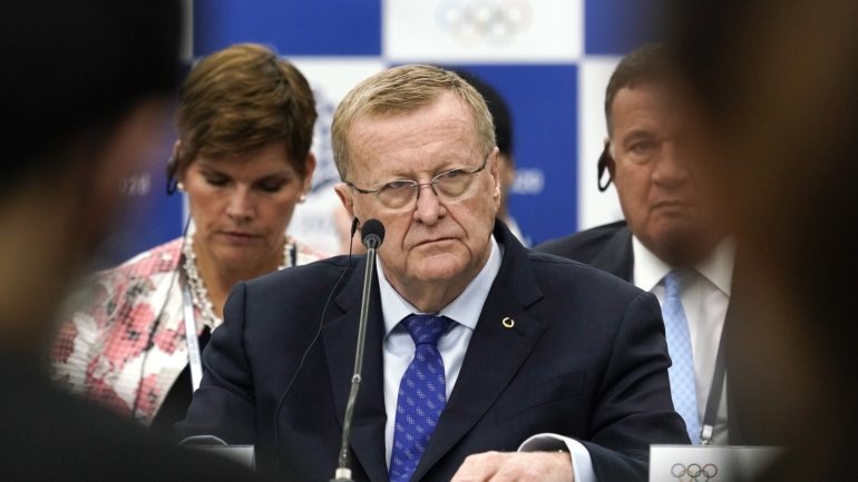 John Coates, que é membro do Comité Olímpico Internacional e já foi vice-presidente do organismo, rejeitou a possibilidade de adiar a competição para lá do verão de 2021